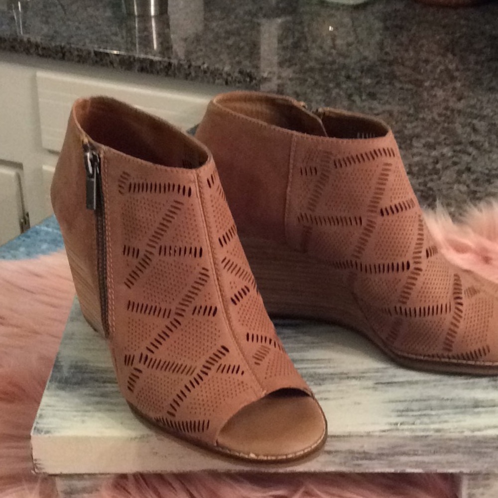 Wedge Sandals - Picture 3 of 3